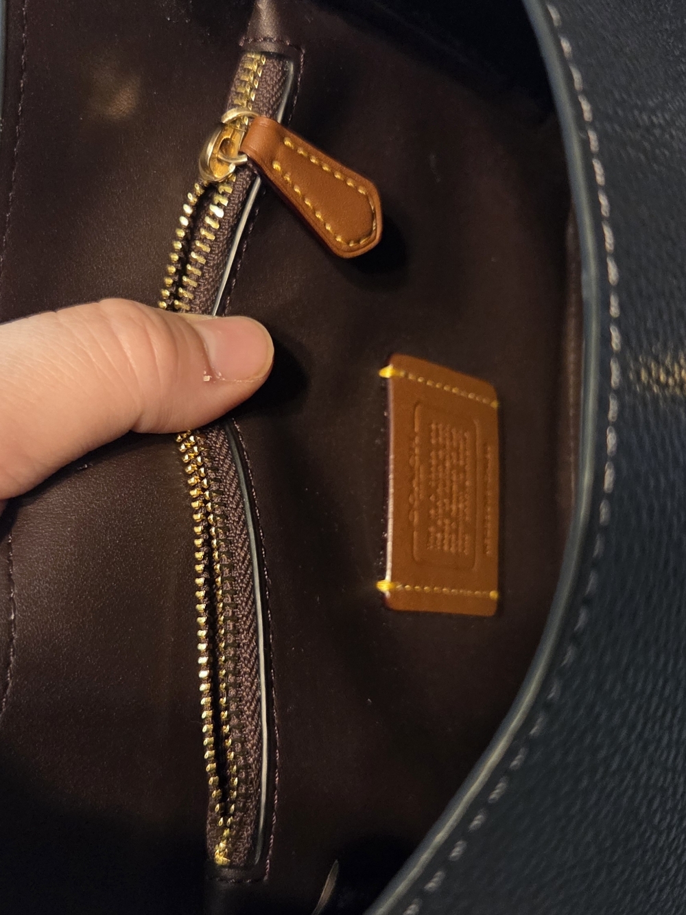 COACH Black Pebbled Leather Hadley mini - Picture 2 of 11